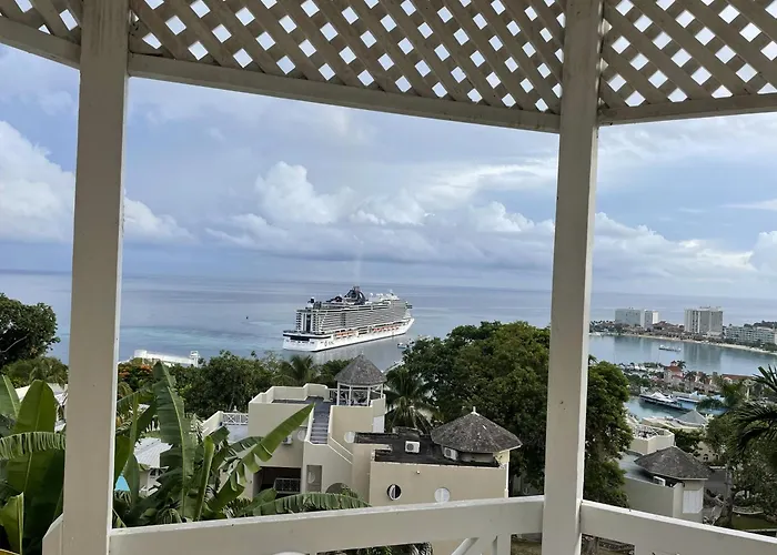 Apartamento Oceanbreeze Jamaica Penthouse, 7-minute Walk To Ocho Ríos