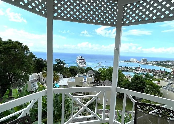 Apartamento Oceanbreeze Jamaica Penthouse, 7-minute Walk To Ocho Ríos