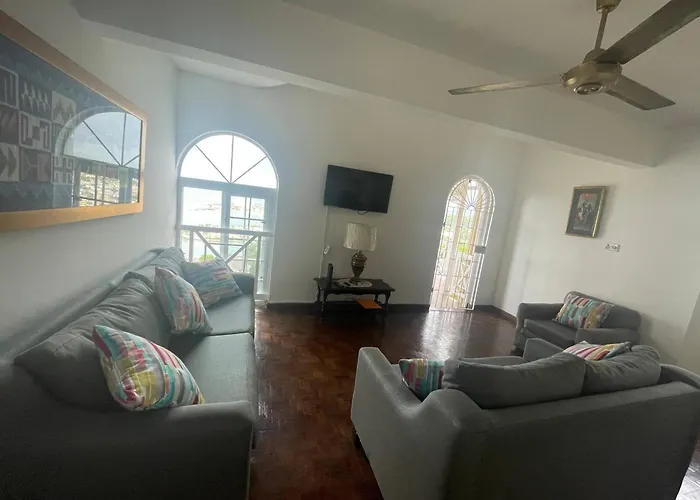 Oceanbreeze Jamaica Penthouse, 7-minute Walk To Ocho Ríos