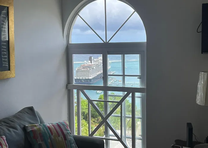 Oceanbreeze Jamaica Penthouse, 7-minute Walk To *